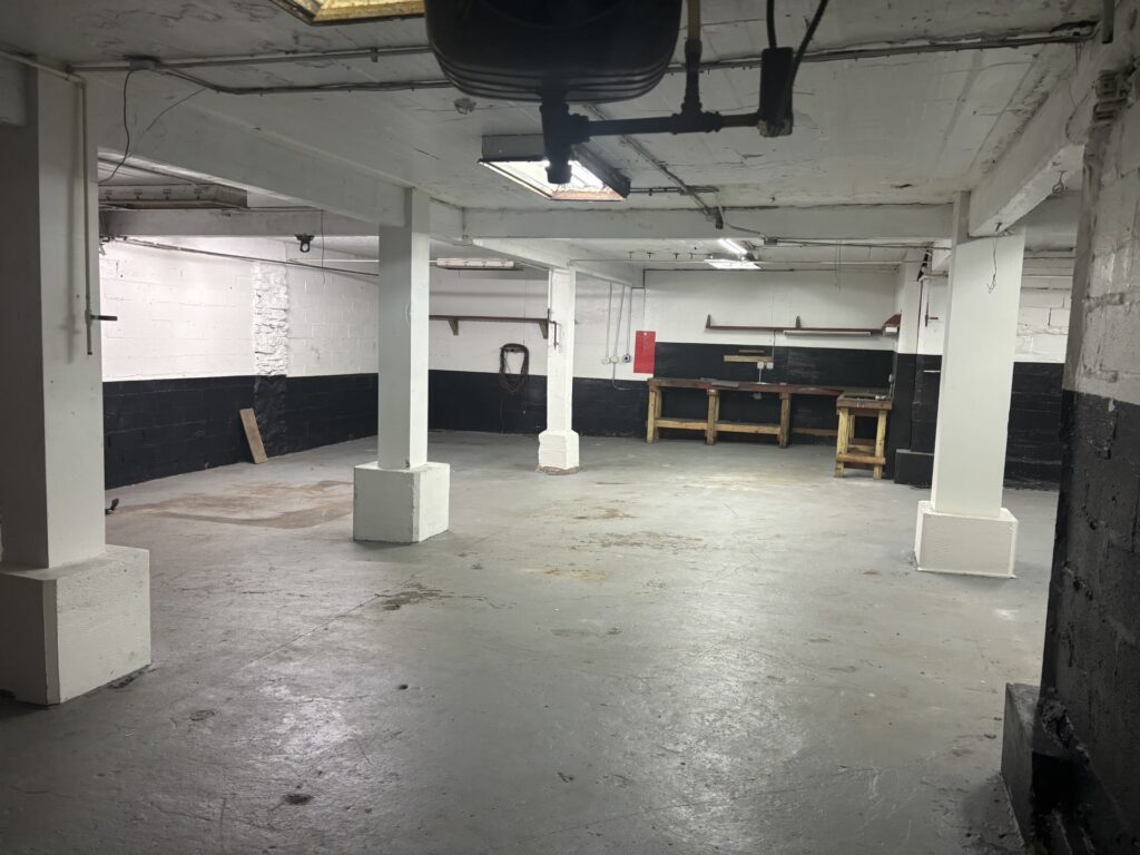 Flex / Industrial w/ Drive-In Access